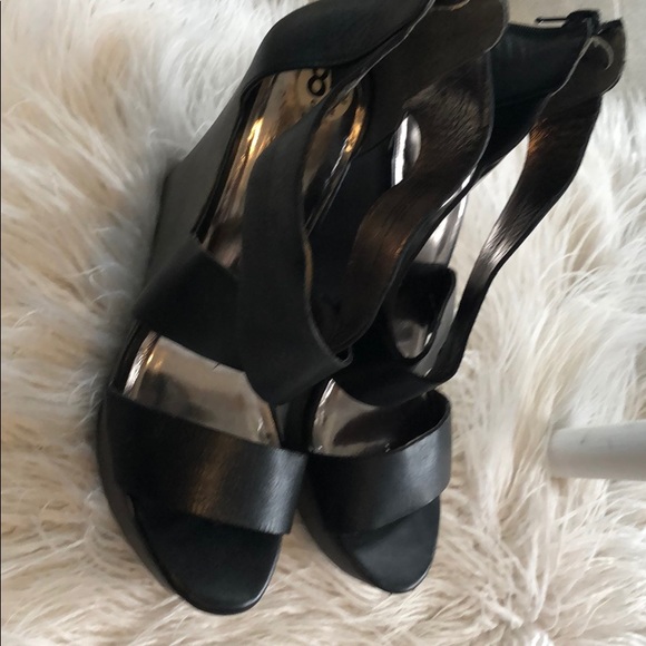 Size 8.5 black strappy wedges Roberto Vianni - Picture 2 of 2